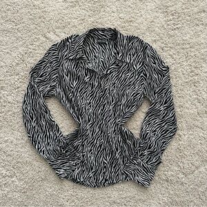 Women’s vintage New York and co Black & White Zebra Print blouse sz small